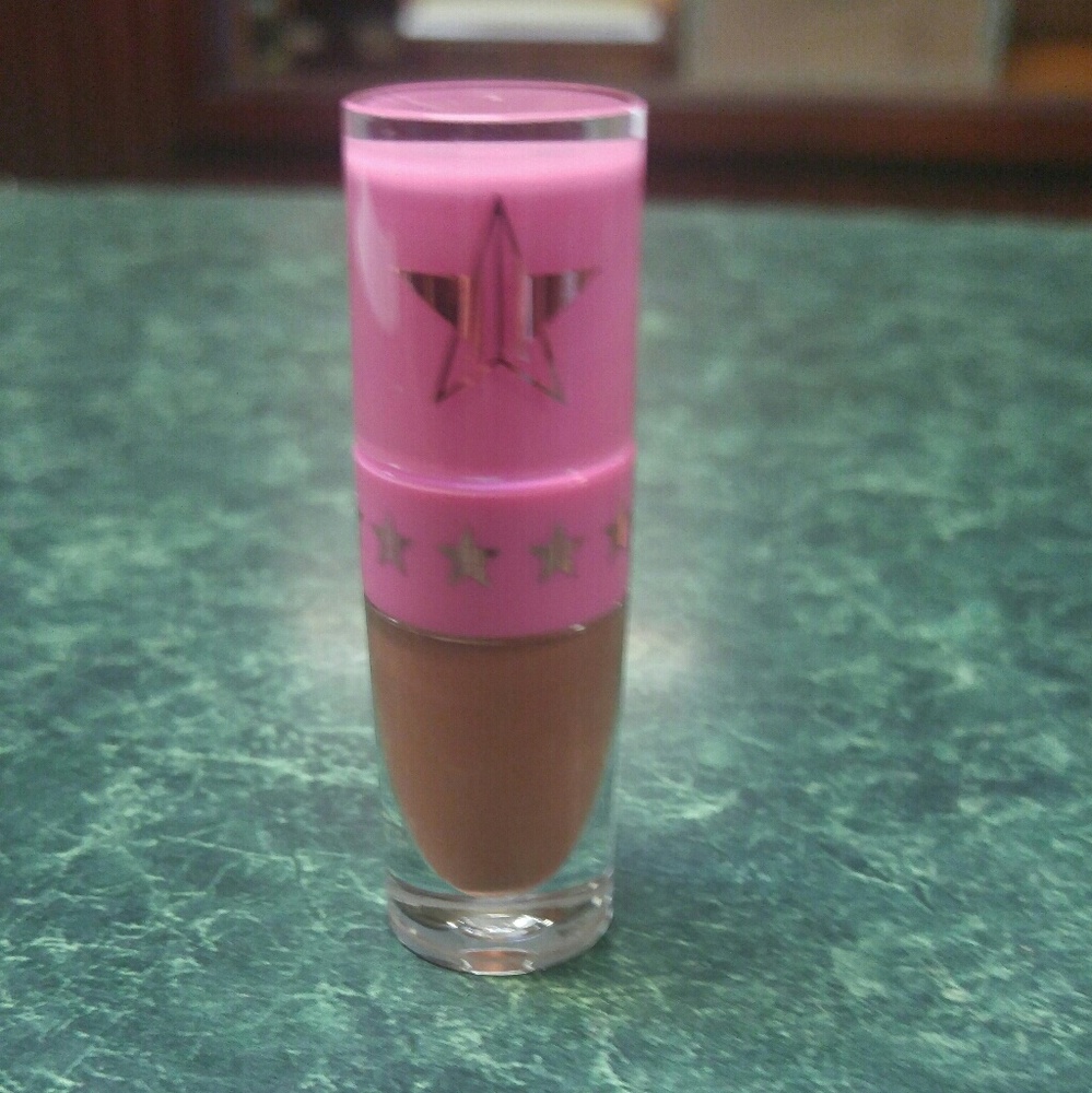 Jeffree star mini lip in Leo